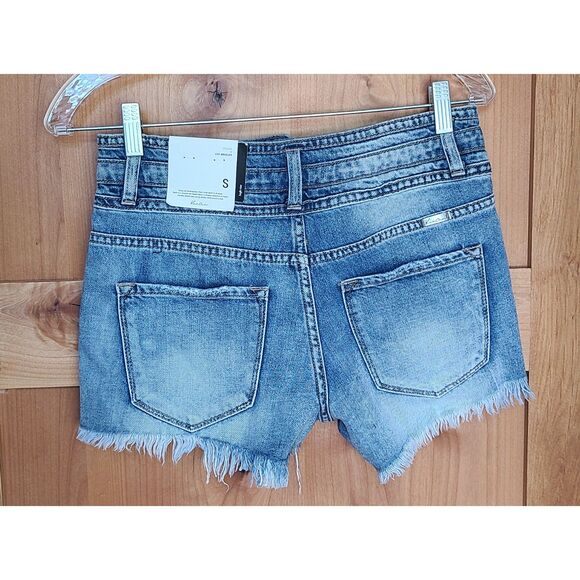 Kancan Distressed Frayed Raw Hem 3 Button Denim Jean Shorts SMALL NWT Festival - Picture 2 of 4